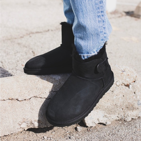 NWT UGG Button Bailey Boots - Picture 2 of 10